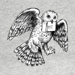 Hedwig the superb owl. T-Shirt